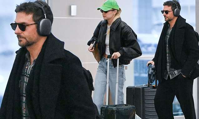 Gigi Hadid airport look