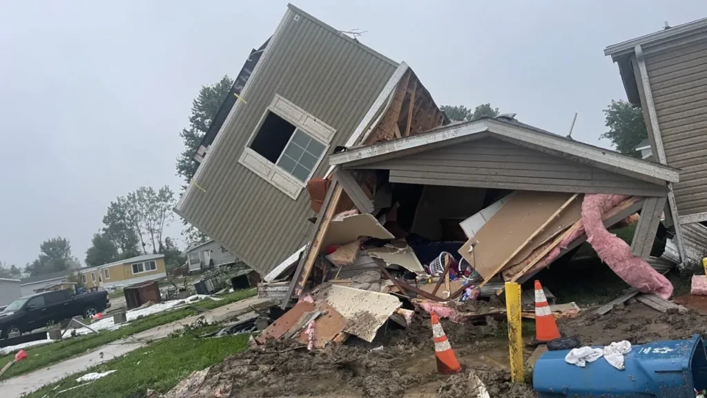 michigan hit by tornado